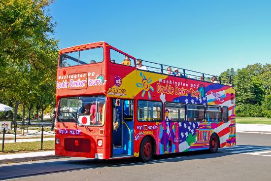 Bus turistico hop-on hop-off a Washington DC vicino ai principali monumenti