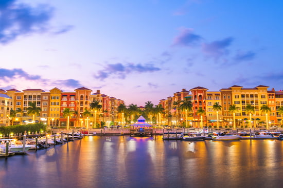 Skyline di Naples (Florida) al tramonto
