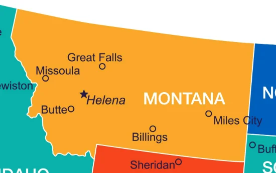 Paesaggio naturale del Montana con montagne, cielo aperto e grandi spazi del Big Sky Country